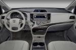 Toyota Sienna LE 2010 года